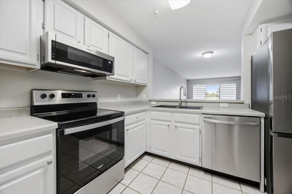 13917 Fairway Island Dr #922 Property Photo 2