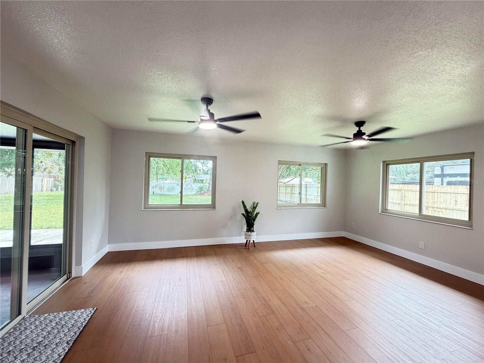 3915 Port Simbor Ave Property Photo 9