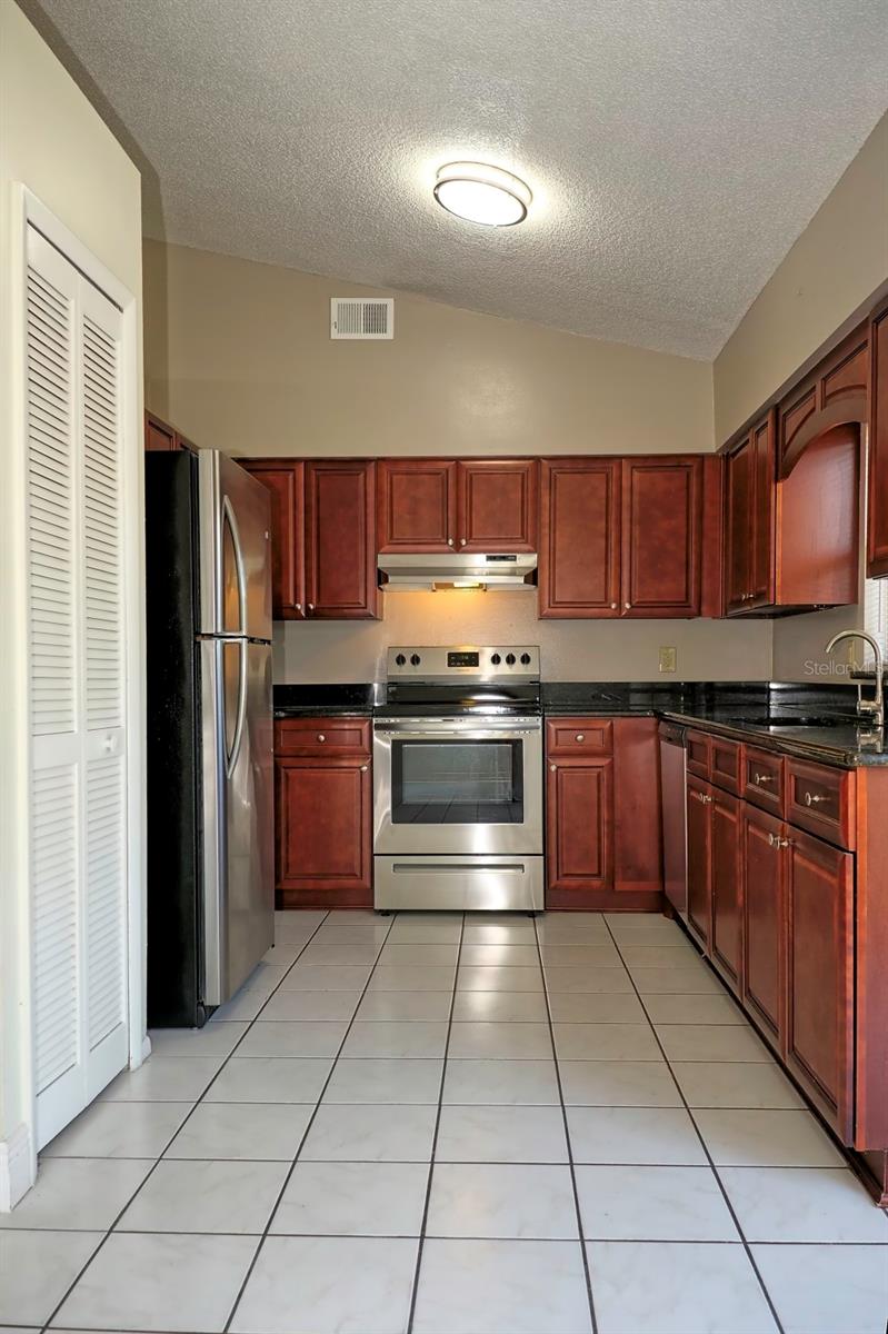 7761 Bay Cedar Dr Property Photo 4
