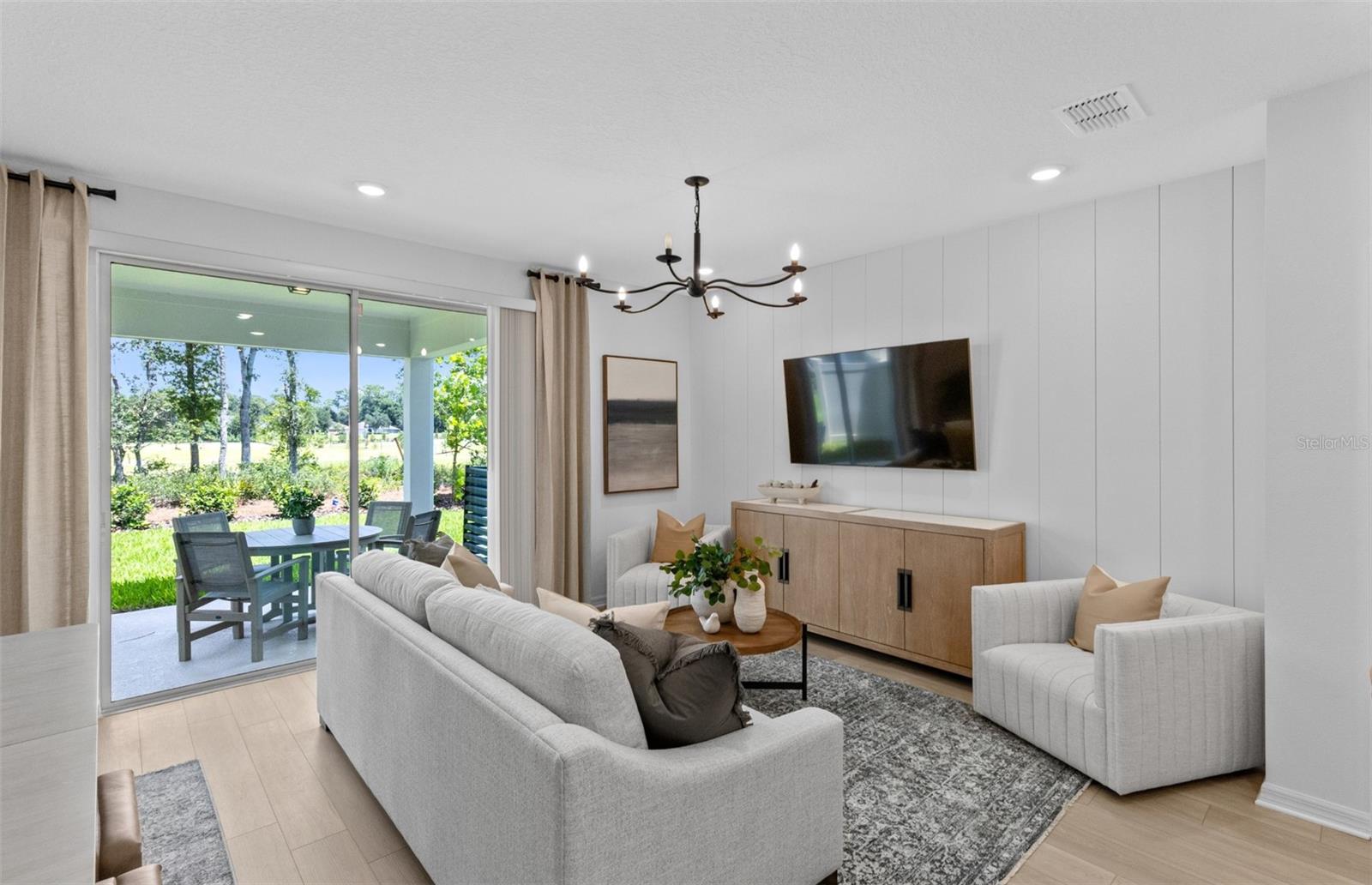 2093 Riverleaf Road Property Photo 8