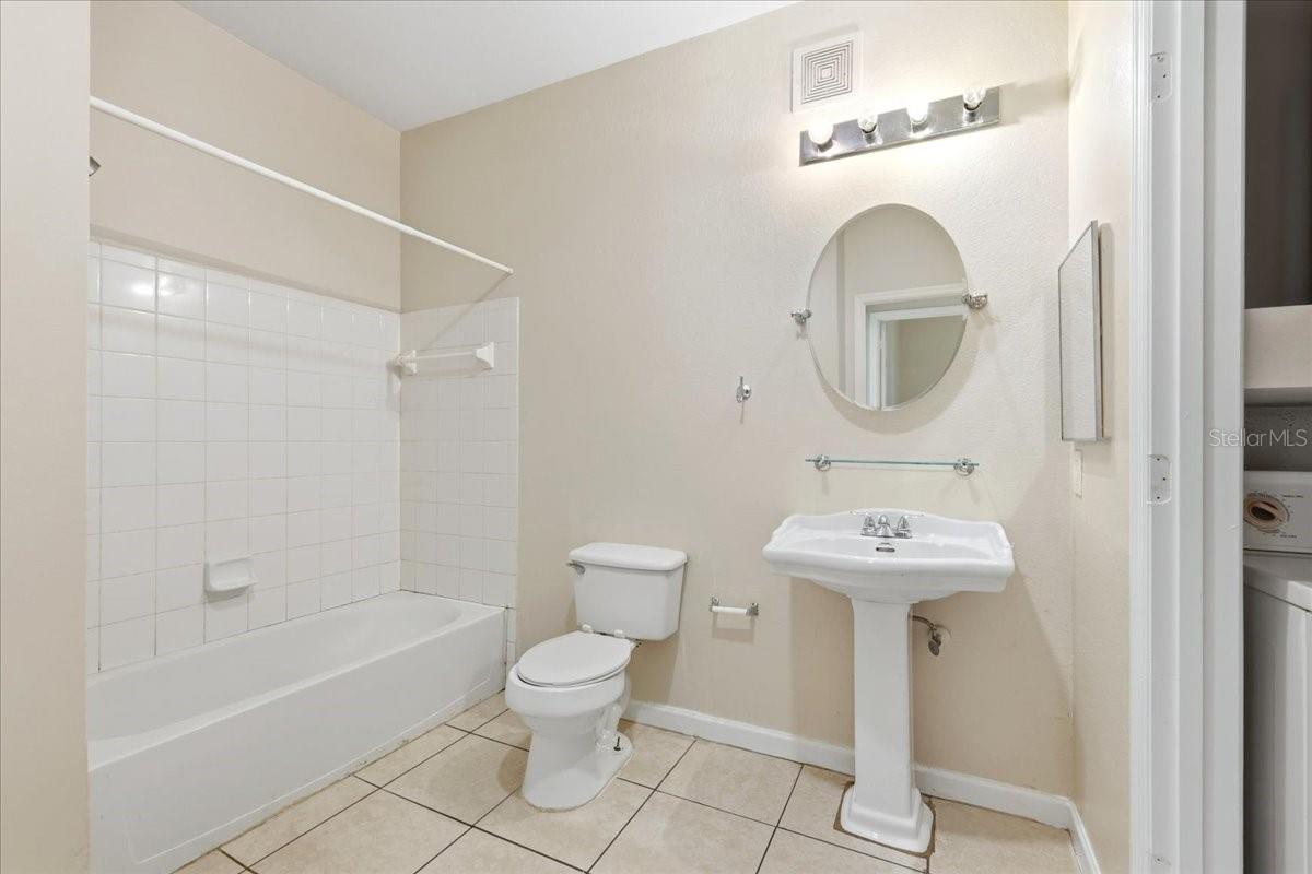 1985 Erving Cir #301 Property Photo 8