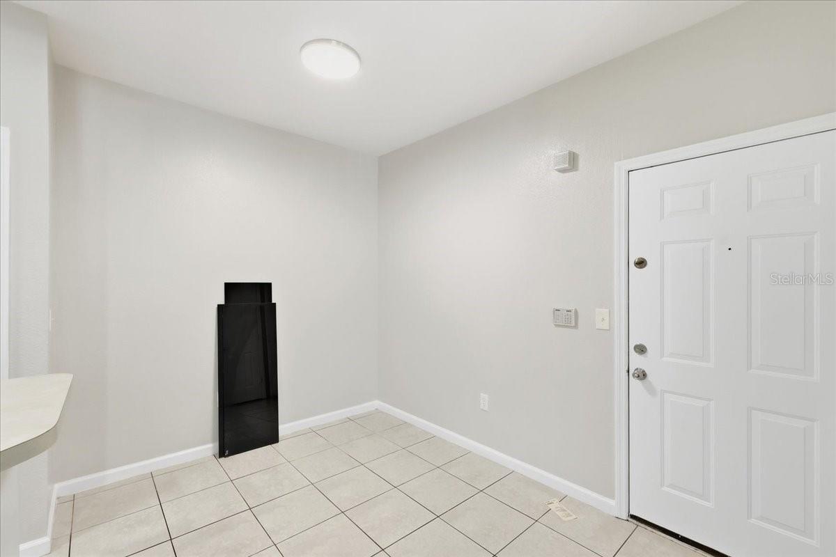 1985 Erving Cir #301 Property Photo 14