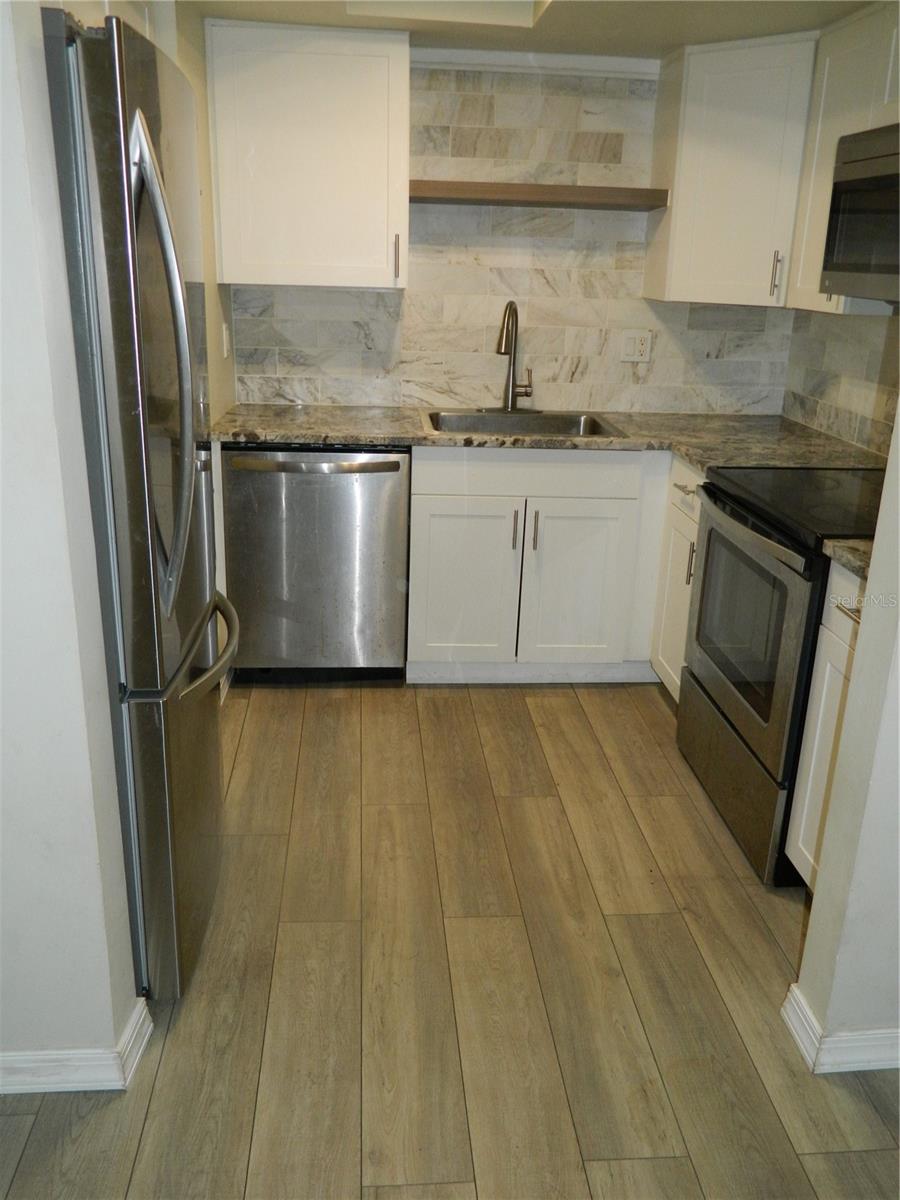 924 Lake Destiny Rd #a Property Photo 6