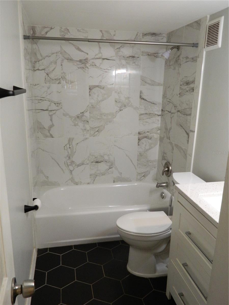 924 Lake Destiny Rd #a Property Photo 12