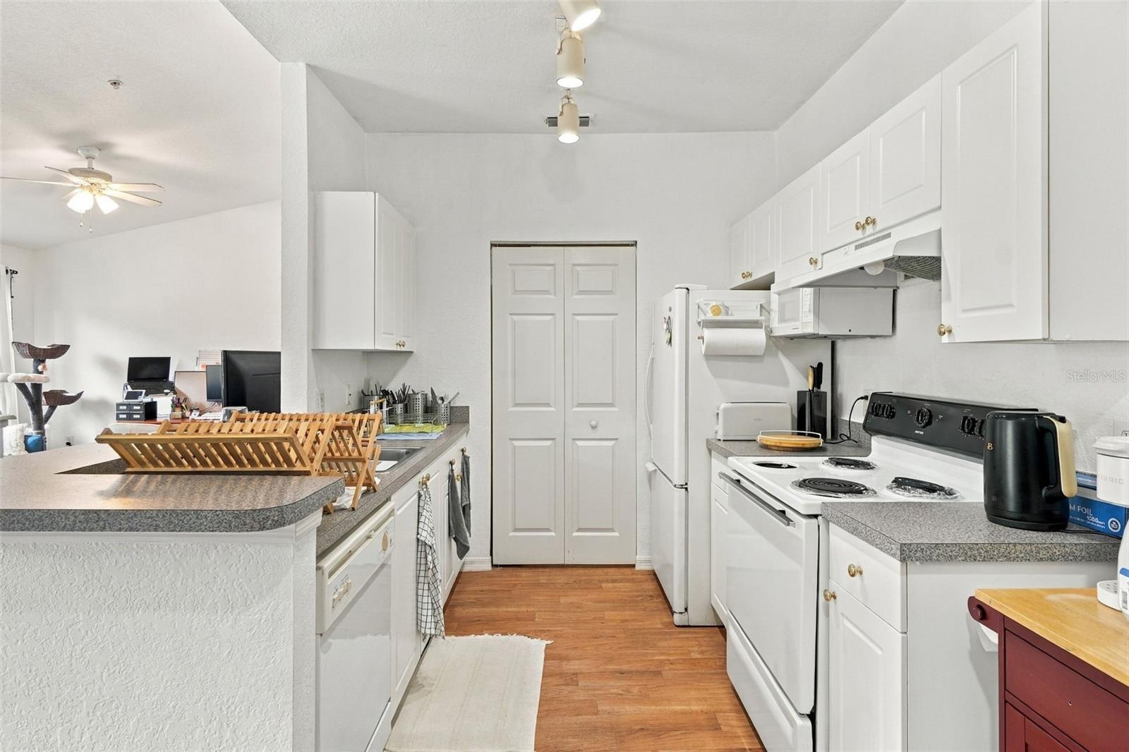 822 Grand Regency Pt #201 Property Photo 17