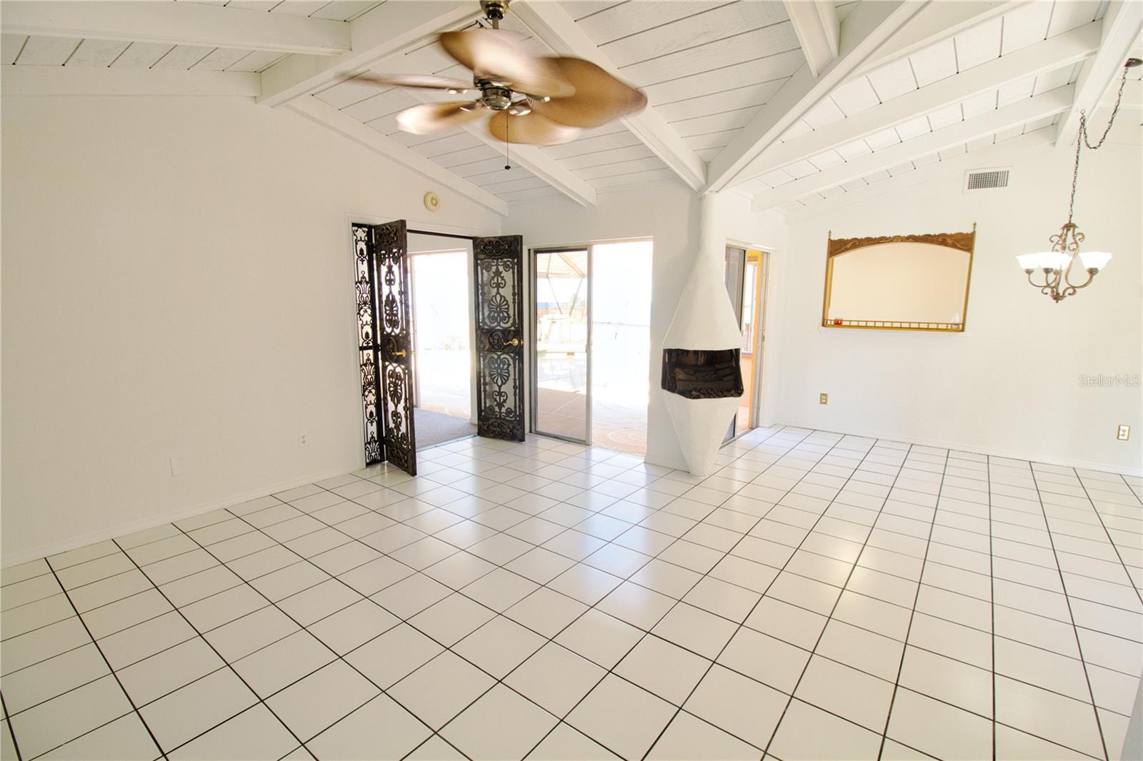5029 Maui Cir Property Photo 7