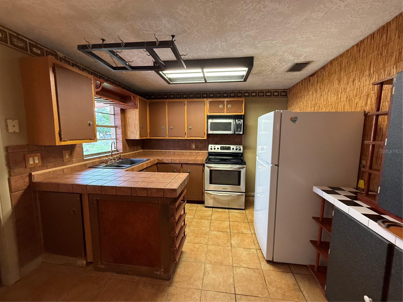 141 N Edgemon Ave Property Photo 4