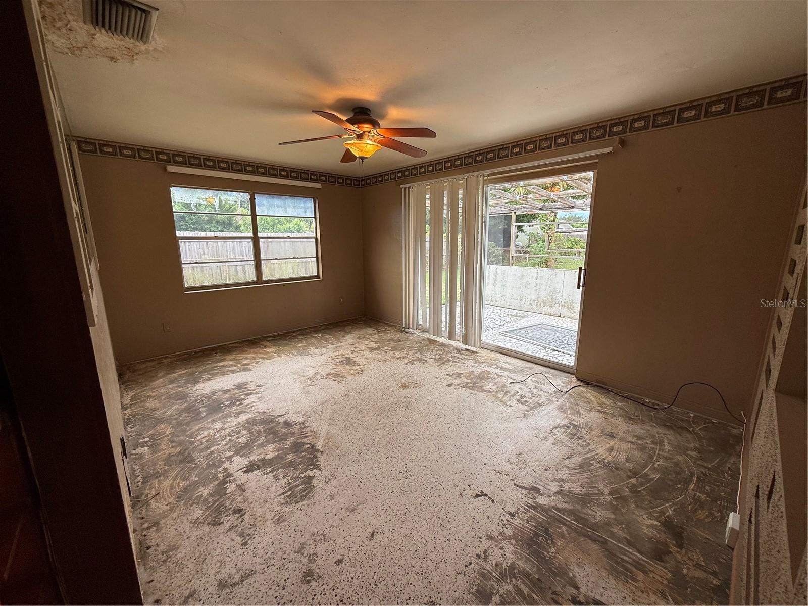 141 N Edgemon Ave Property Photo 6