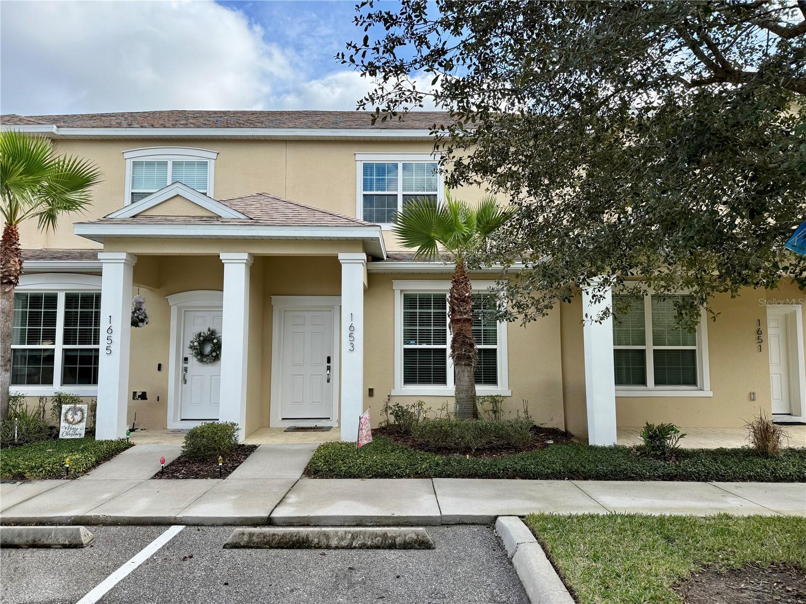 1653 RETREAT CIR Property Photo 1