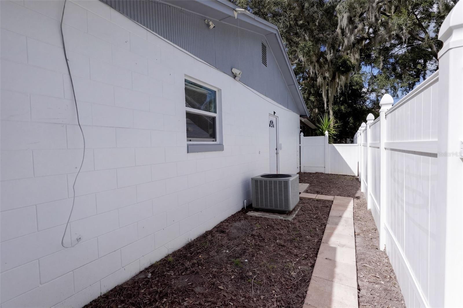 8205 Esperanza St Property Photo 6