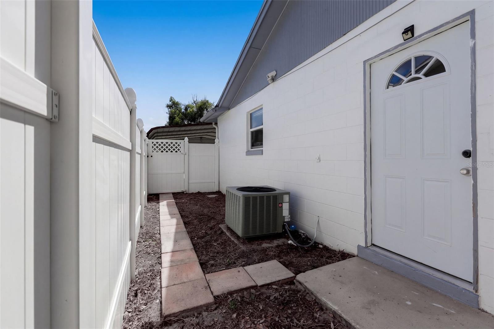 8205 Esperanza St Property Photo 7