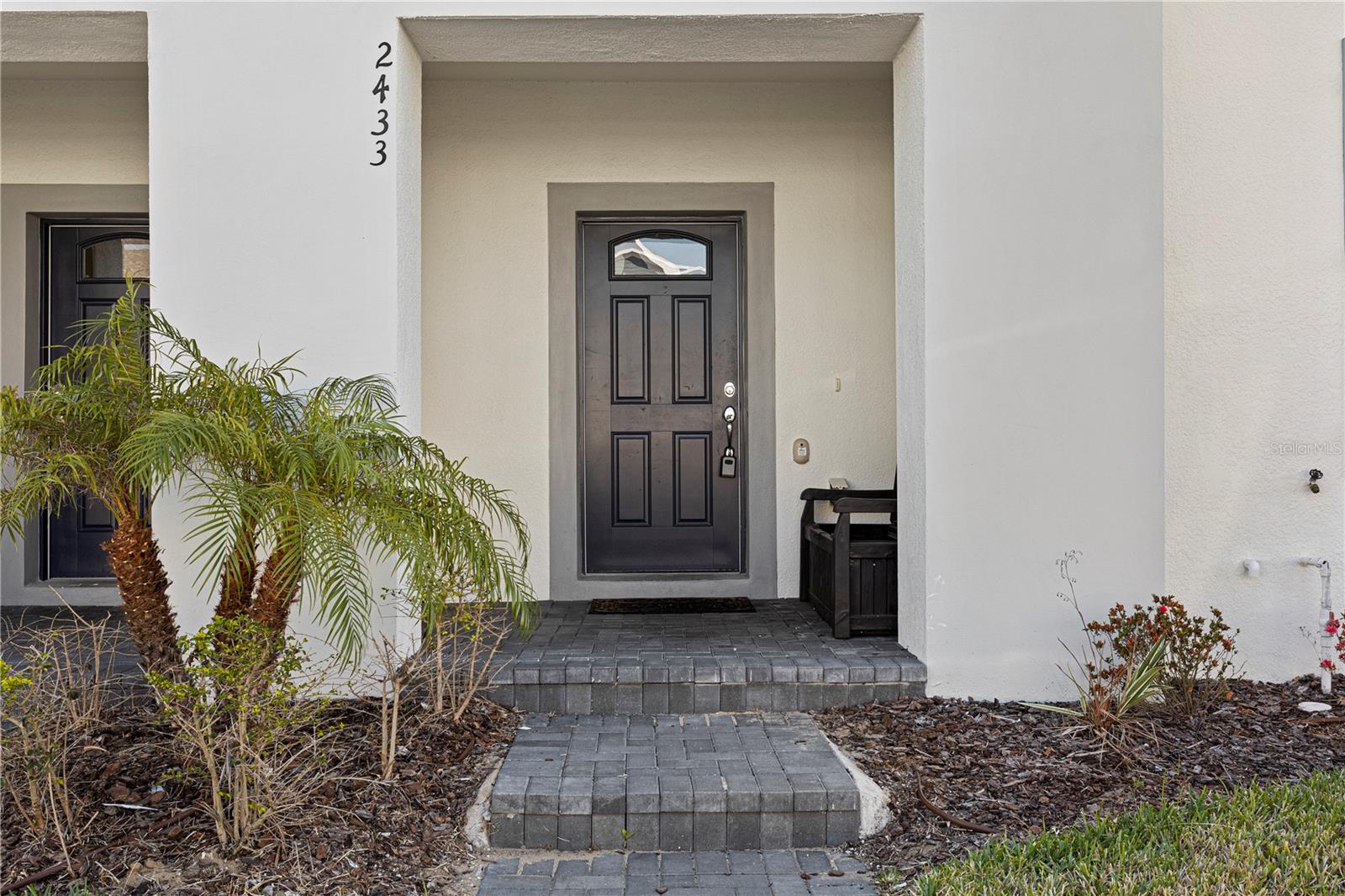 2433 Dubai St Property Photo 3