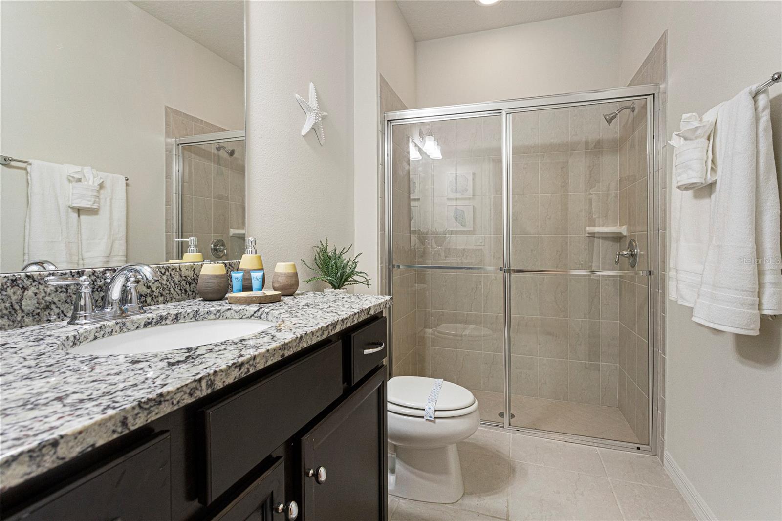 2433 Dubai St Property Photo 14