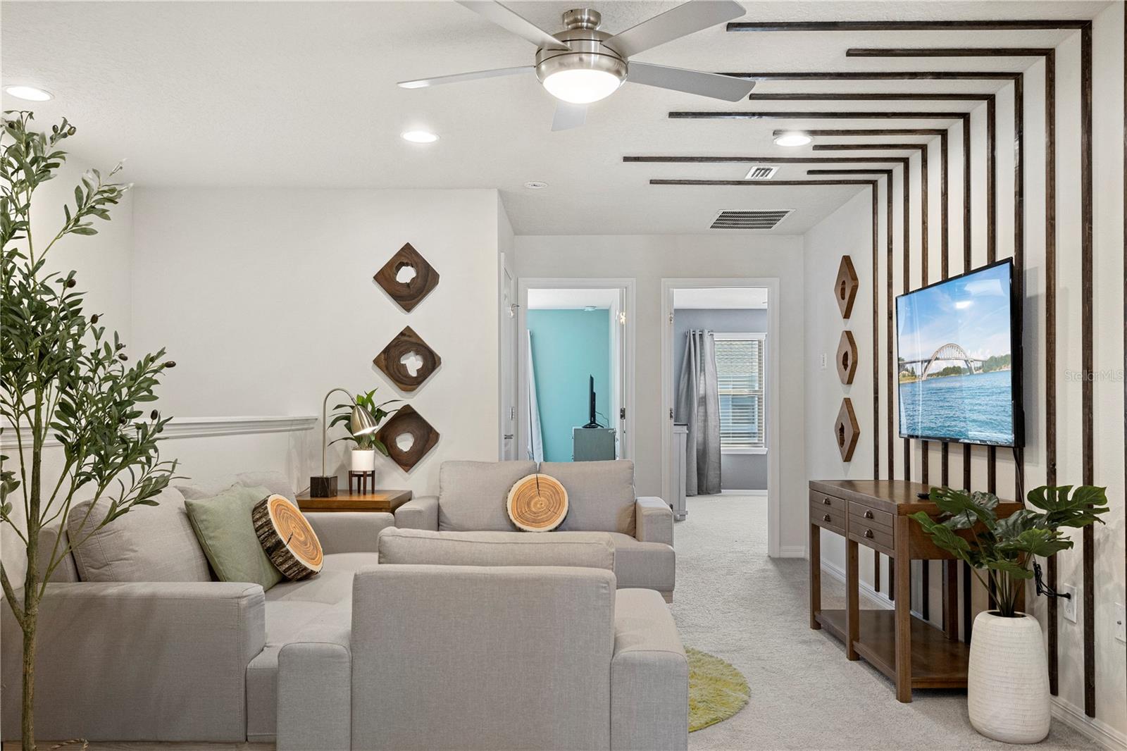 2433 Dubai St Property Photo 15