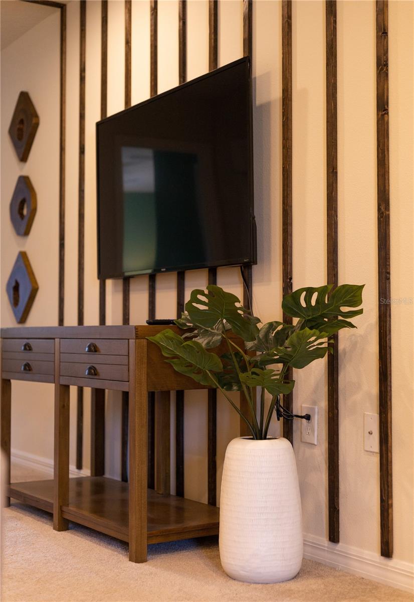 2433 Dubai St Property Photo 16