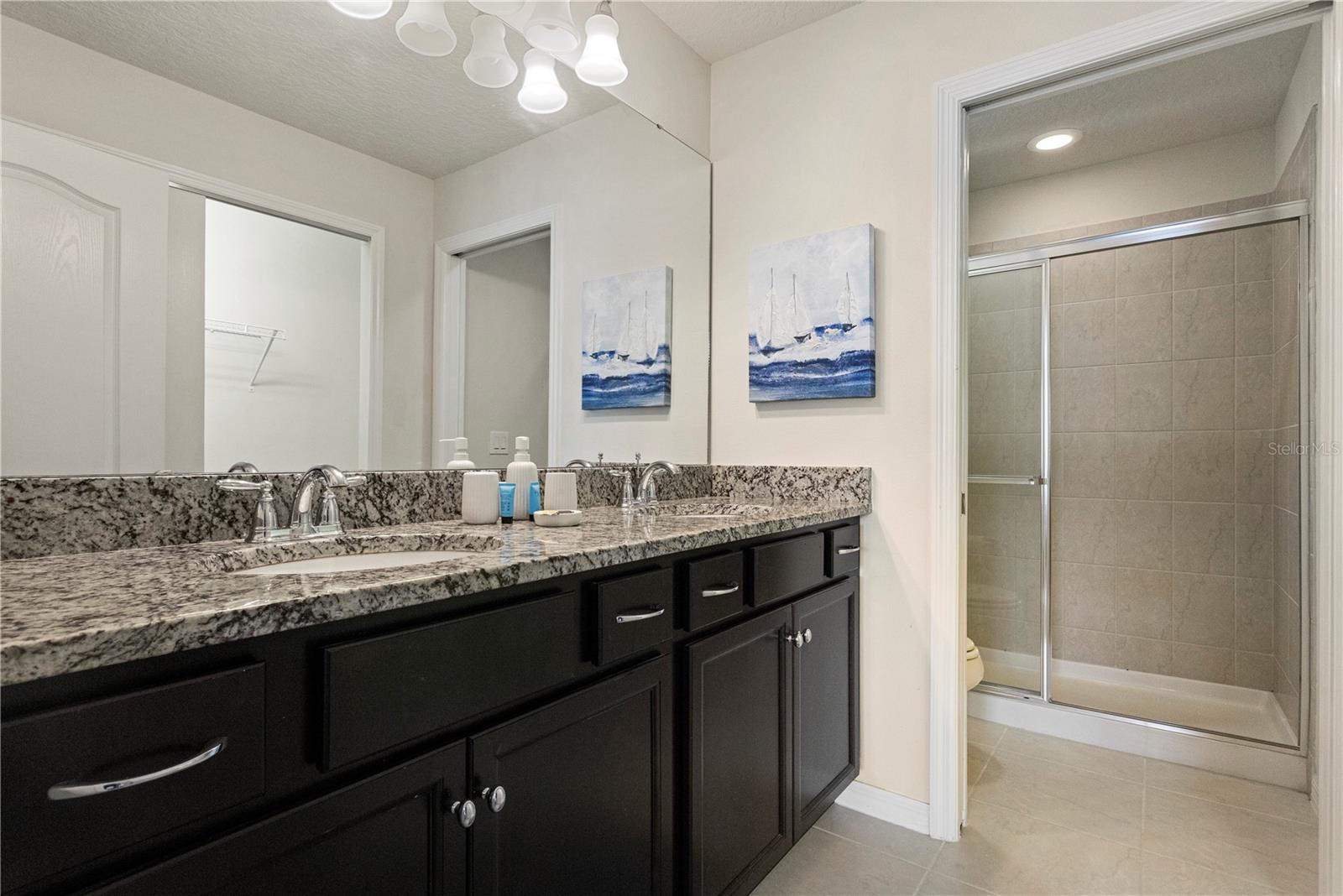 2433 Dubai St Property Photo 20