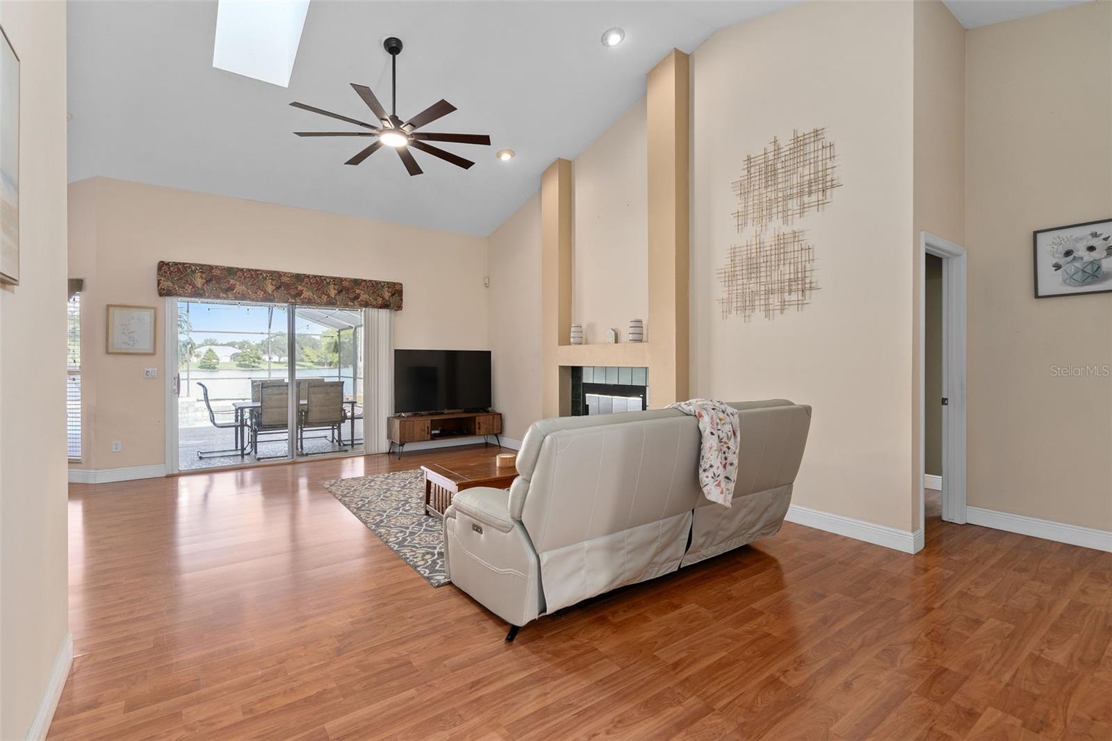 13715 Bluewater Cir Property Photo 10
