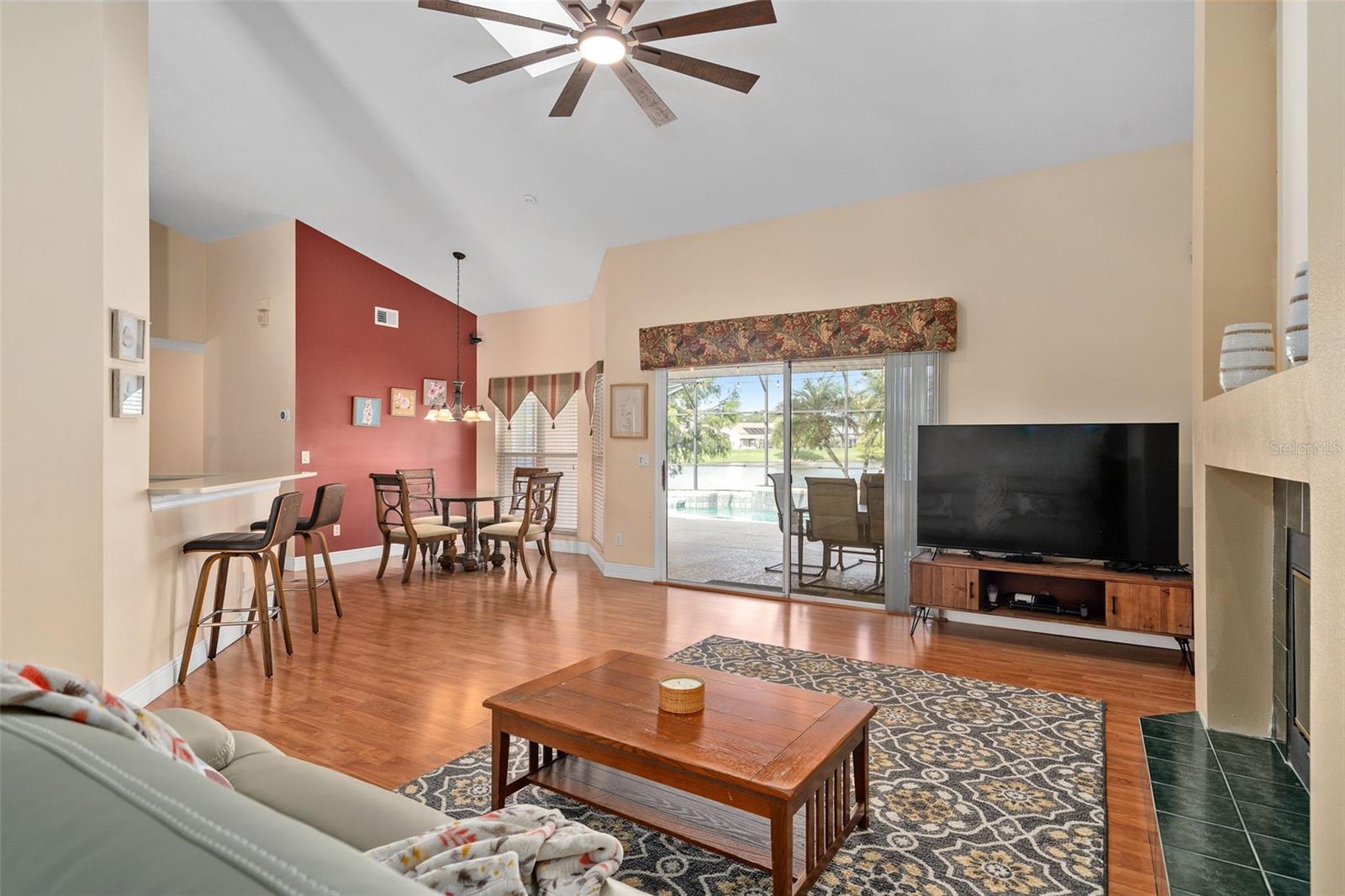 13715 Bluewater Cir Property Photo 12