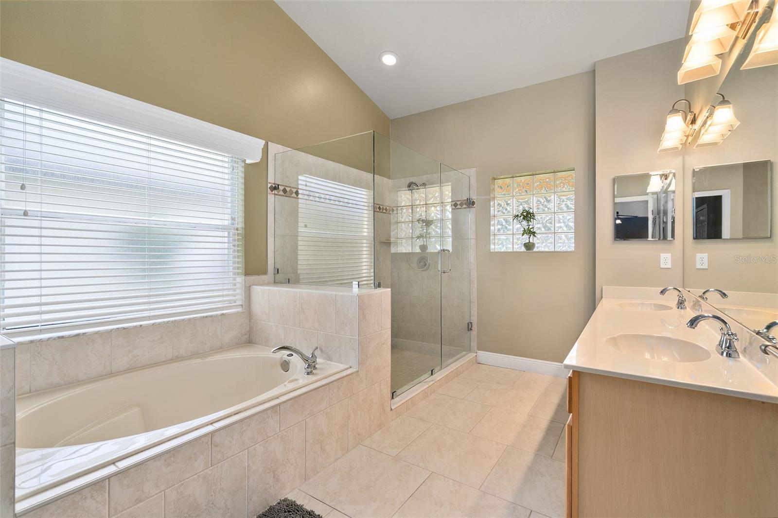 13715 Bluewater Cir Property Photo 32