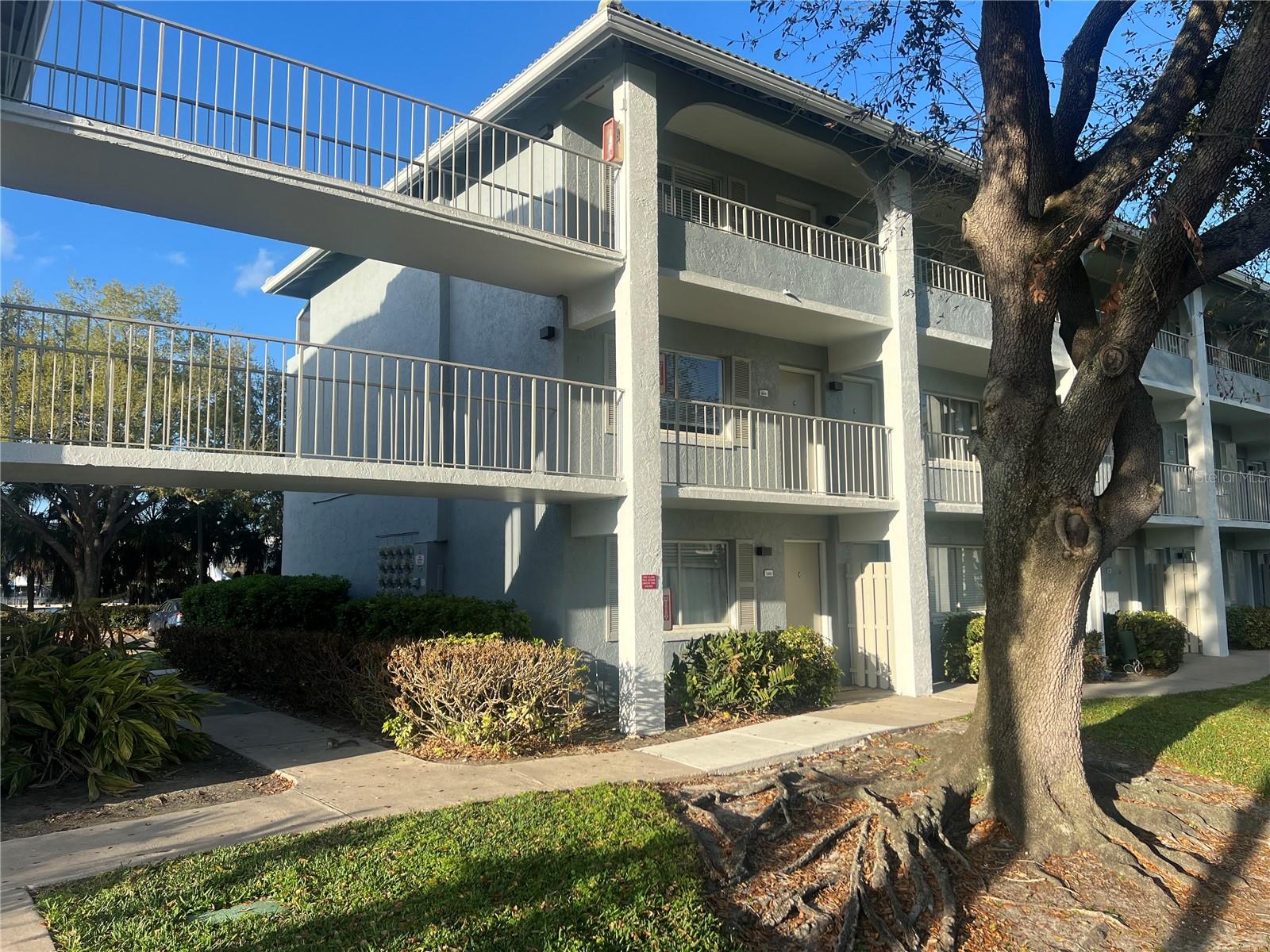 133 OYSTER BAY CIR #101 Property Photo 1