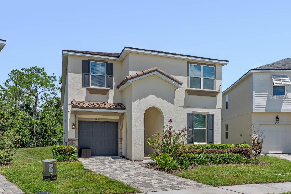 8923 Coconut Breeze Dr Property Photo 2