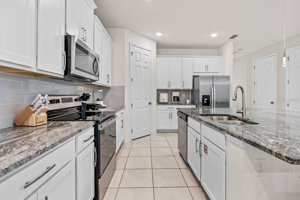 8923 Coconut Breeze Dr Property Photo 12