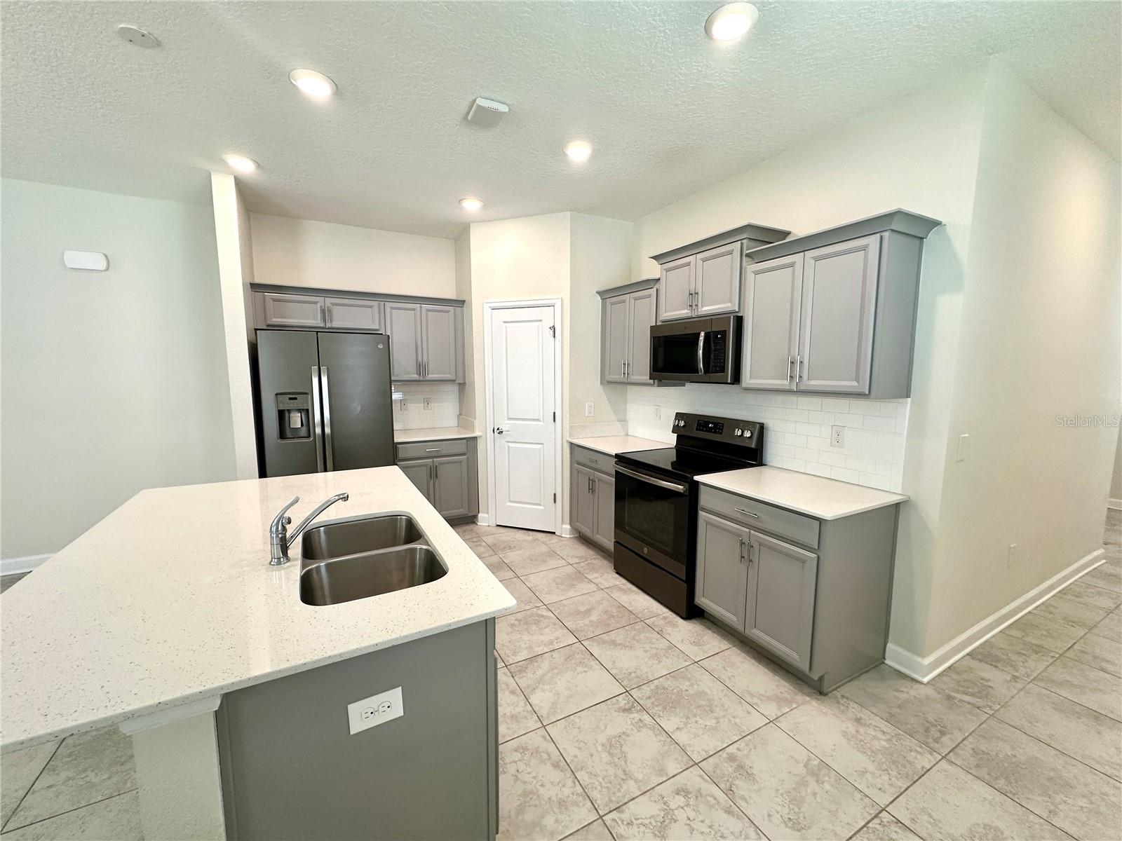 15204 Chapter Way Property Photo 9