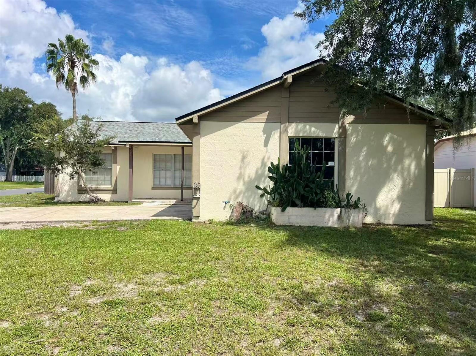 291 Lalla Ln Property Photo 2