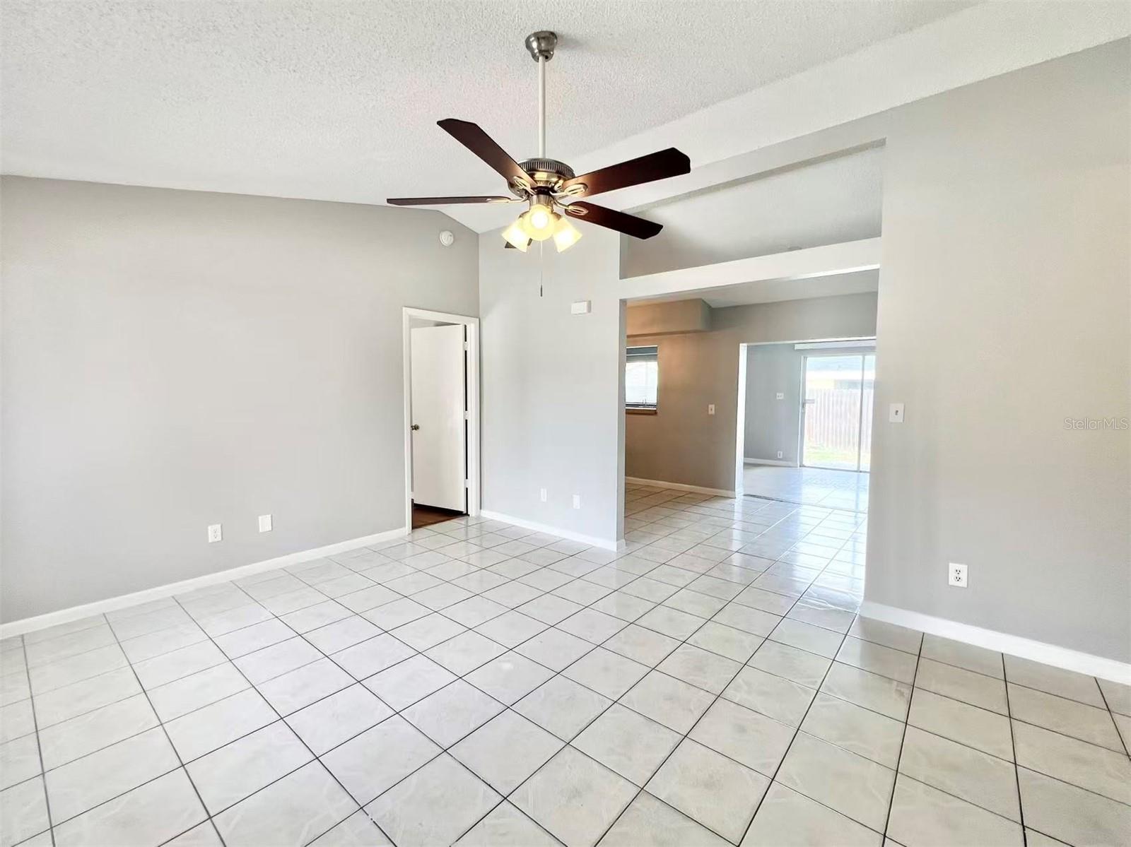 291 Lalla Ln Property Photo 3