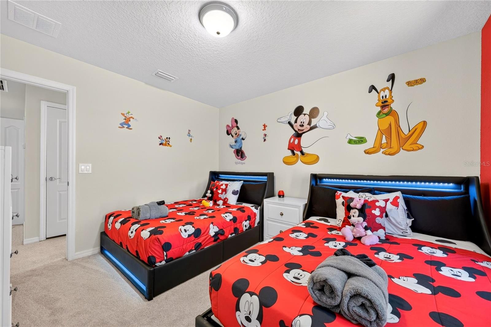 8882 Geneve Ct Property Photo 43