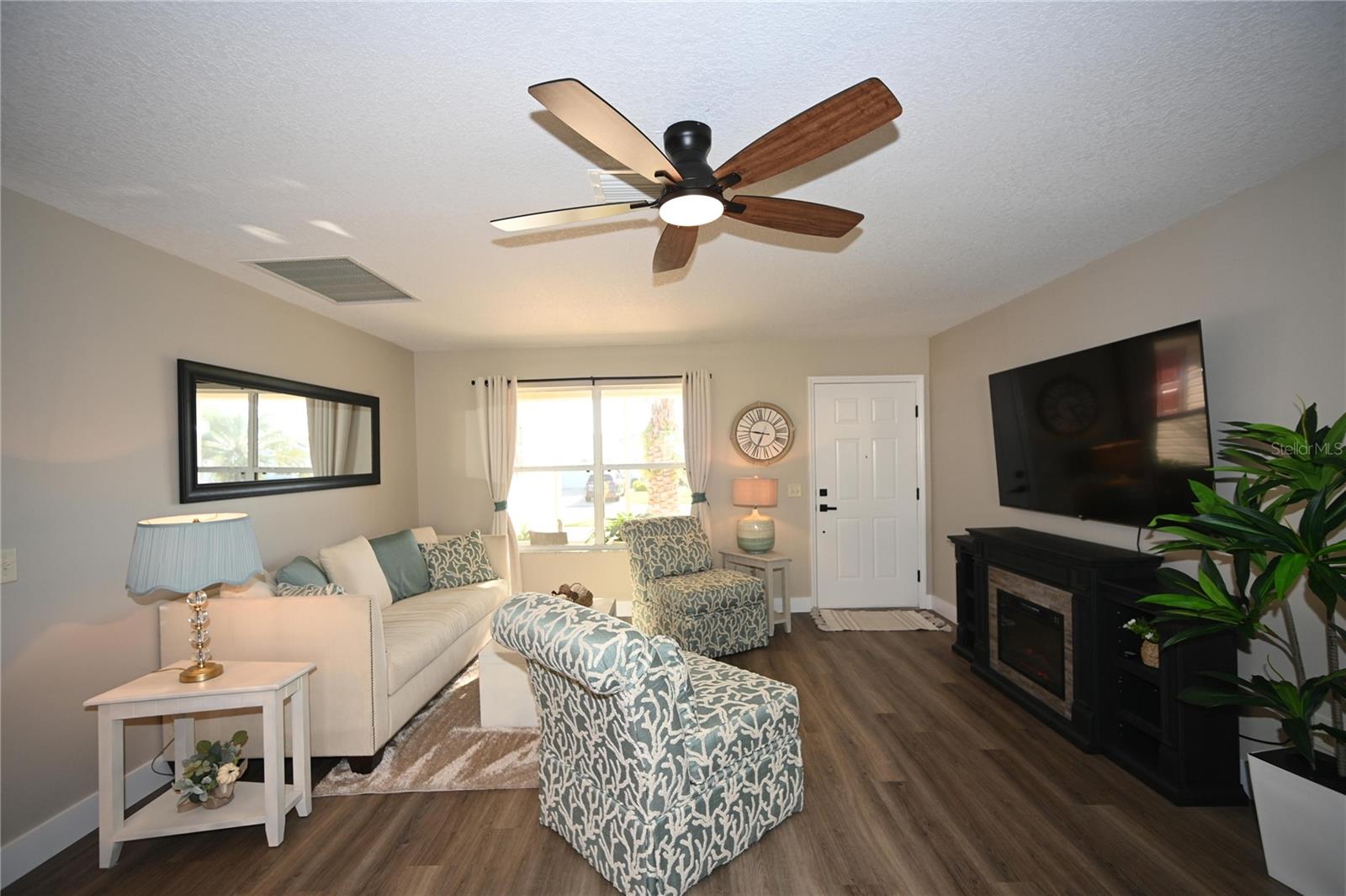 1836 Captiva Ct Property Photo 4