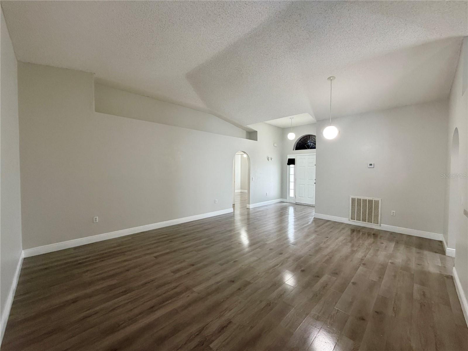 100 Cimarron Ln Property Photo 5
