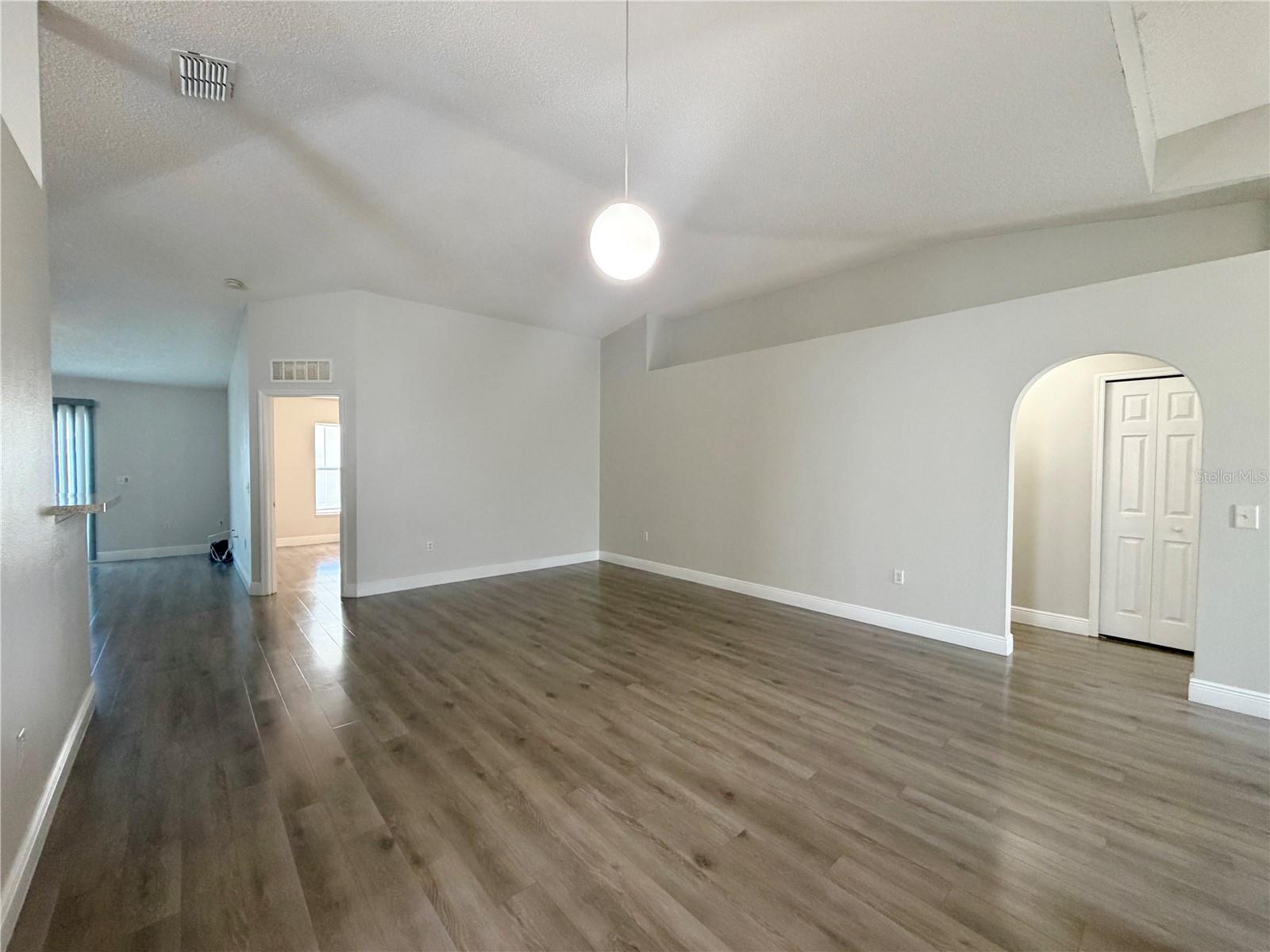 100 Cimarron Ln Property Photo 8