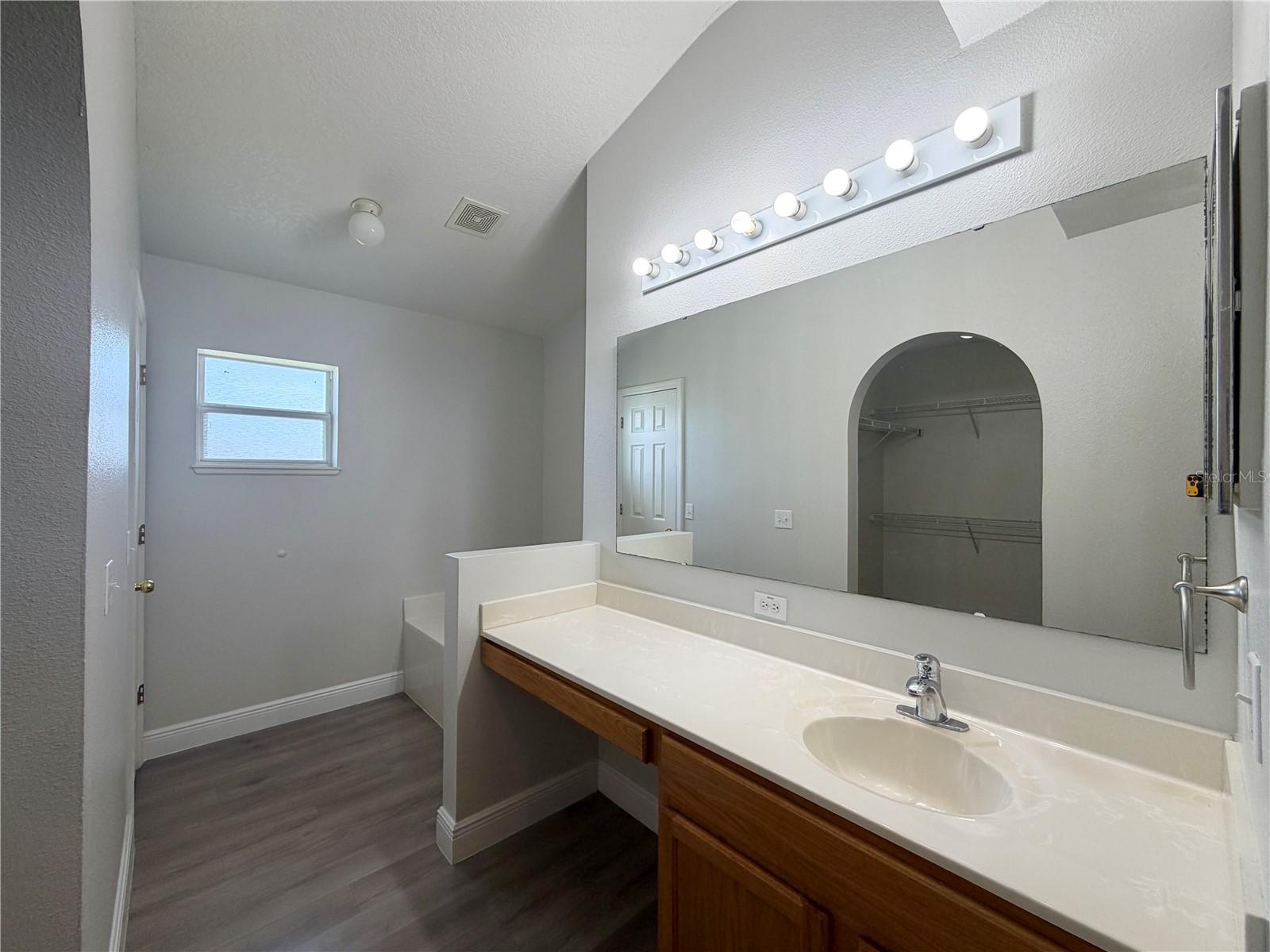 100 Cimarron Ln Property Photo 25