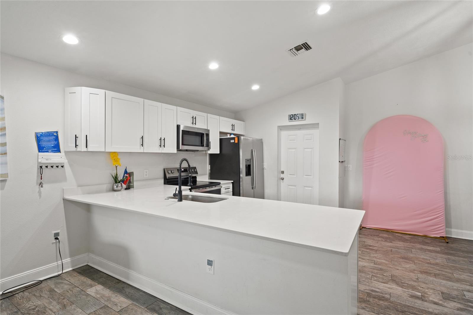 4453 Conley St Property Photo 4