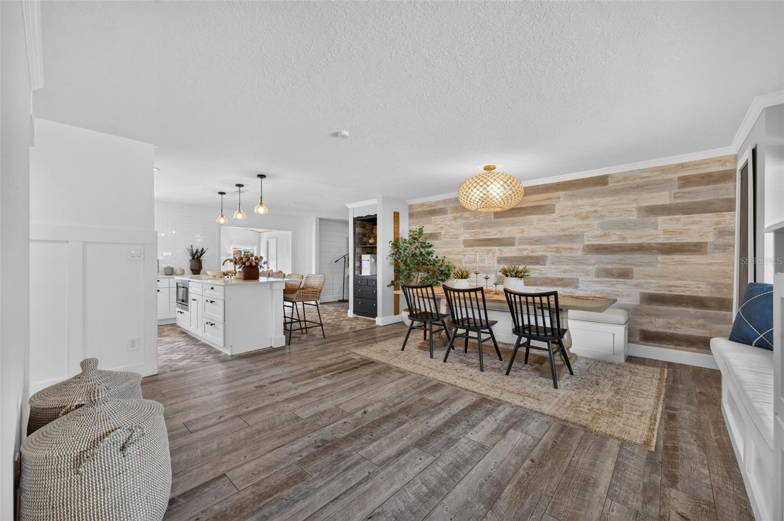2050 Thunderbird Trl Property Photo 6