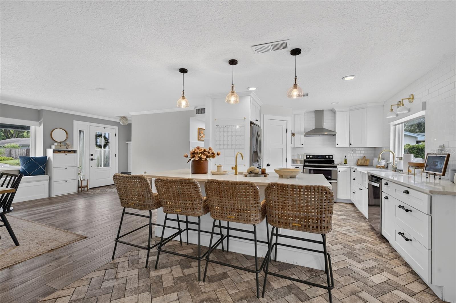 2050 Thunderbird Trl Property Photo 11