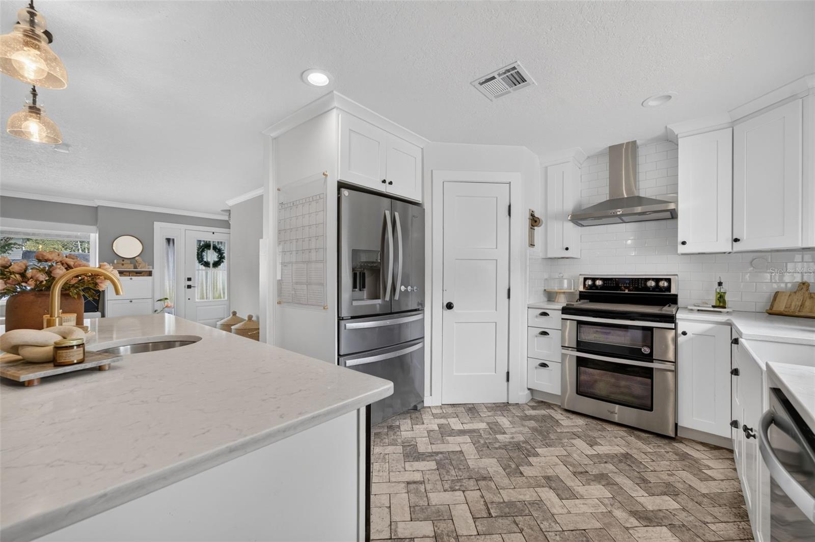2050 Thunderbird Trl Property Photo 13