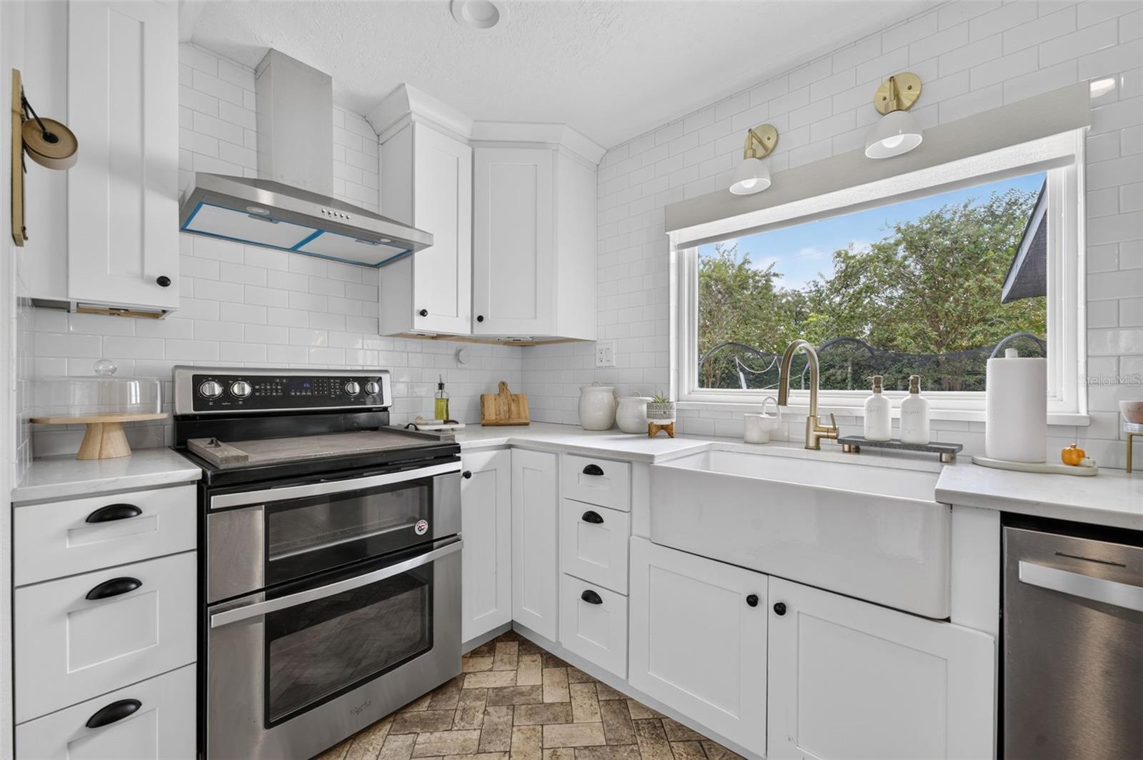 2050 Thunderbird Trl Property Photo 16