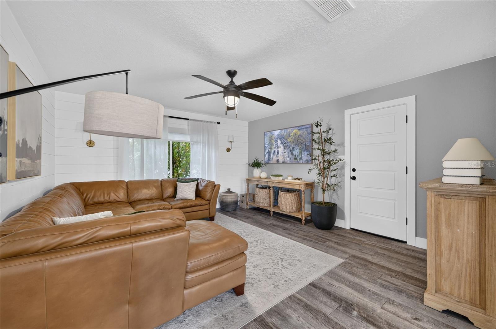 2050 Thunderbird Trl Property Photo 18