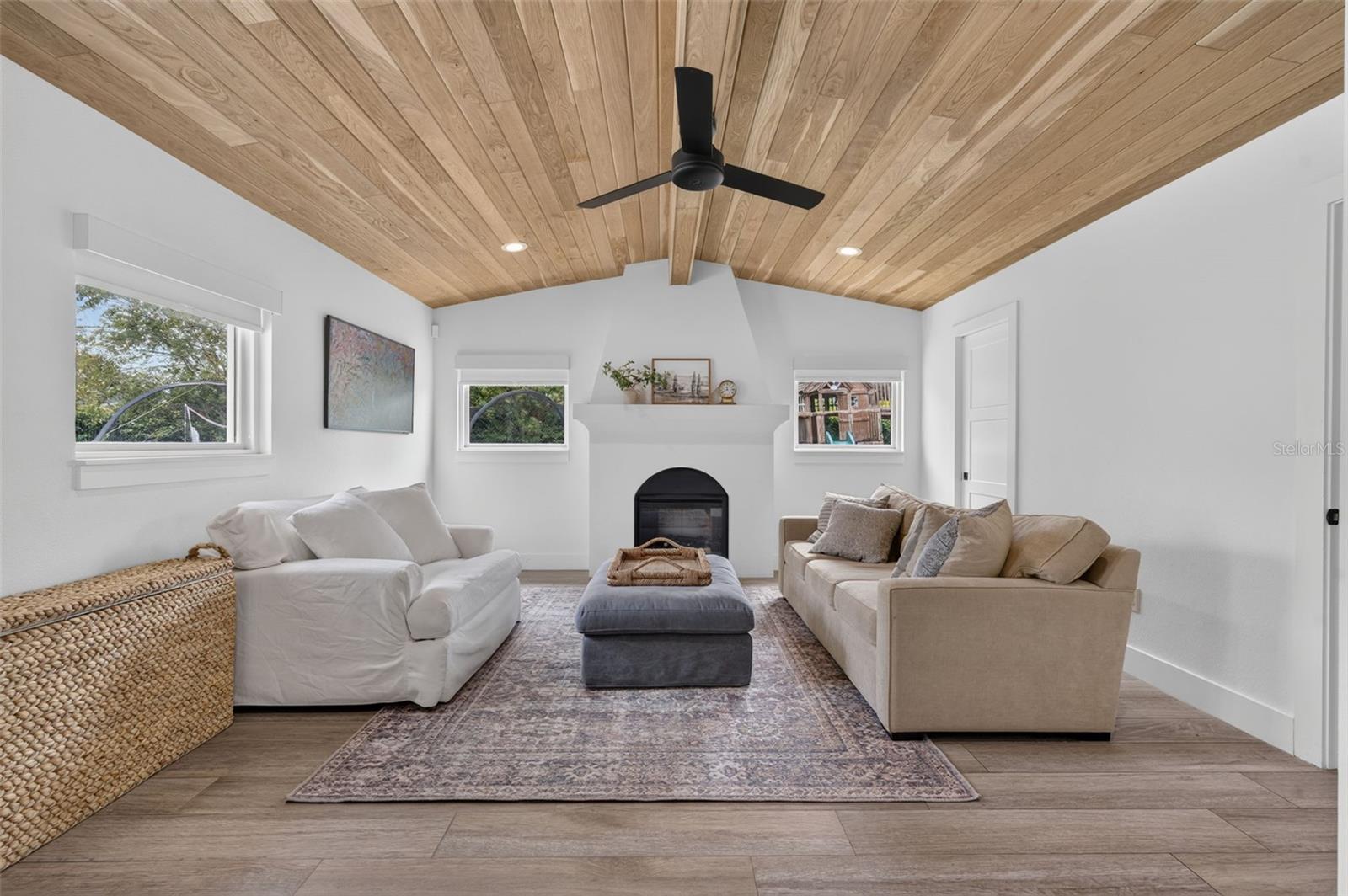2050 Thunderbird Trl Property Photo 22