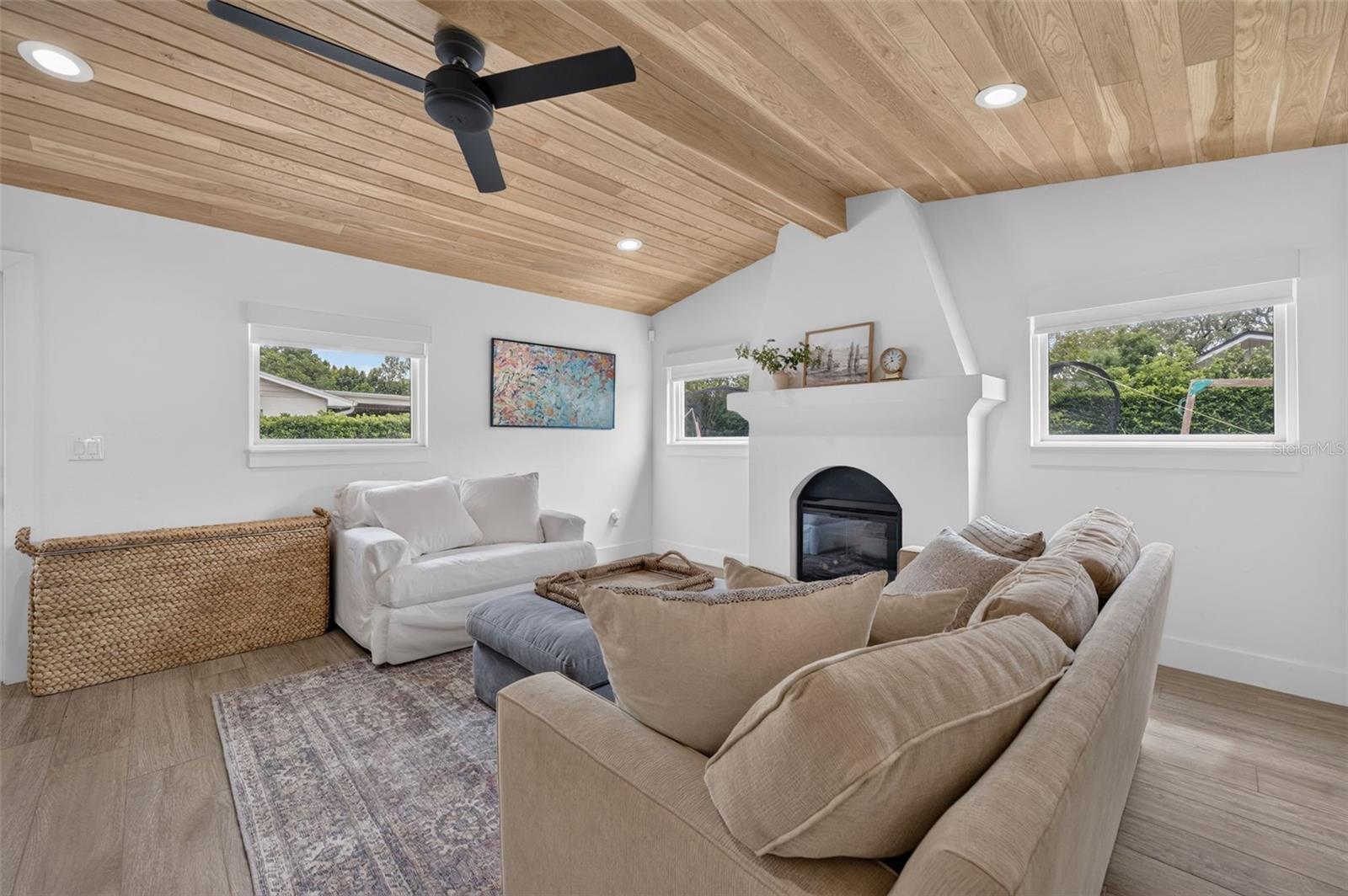 2050 Thunderbird Trl Property Photo 24