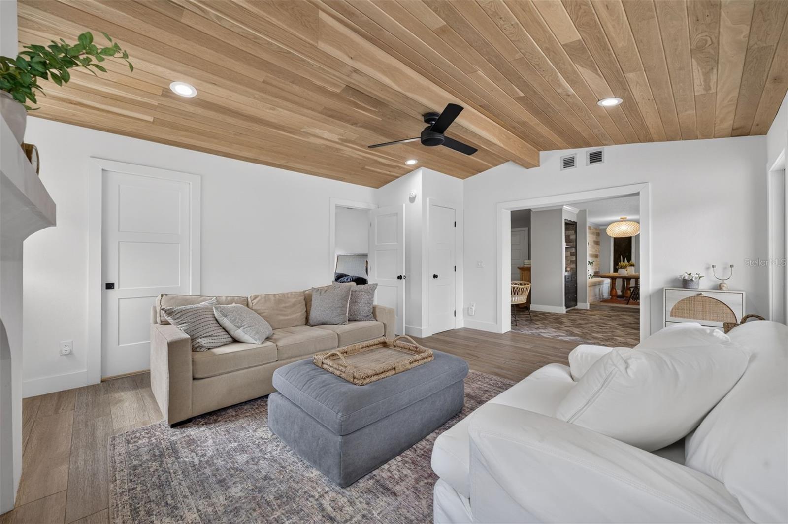 2050 Thunderbird Trl Property Photo 26