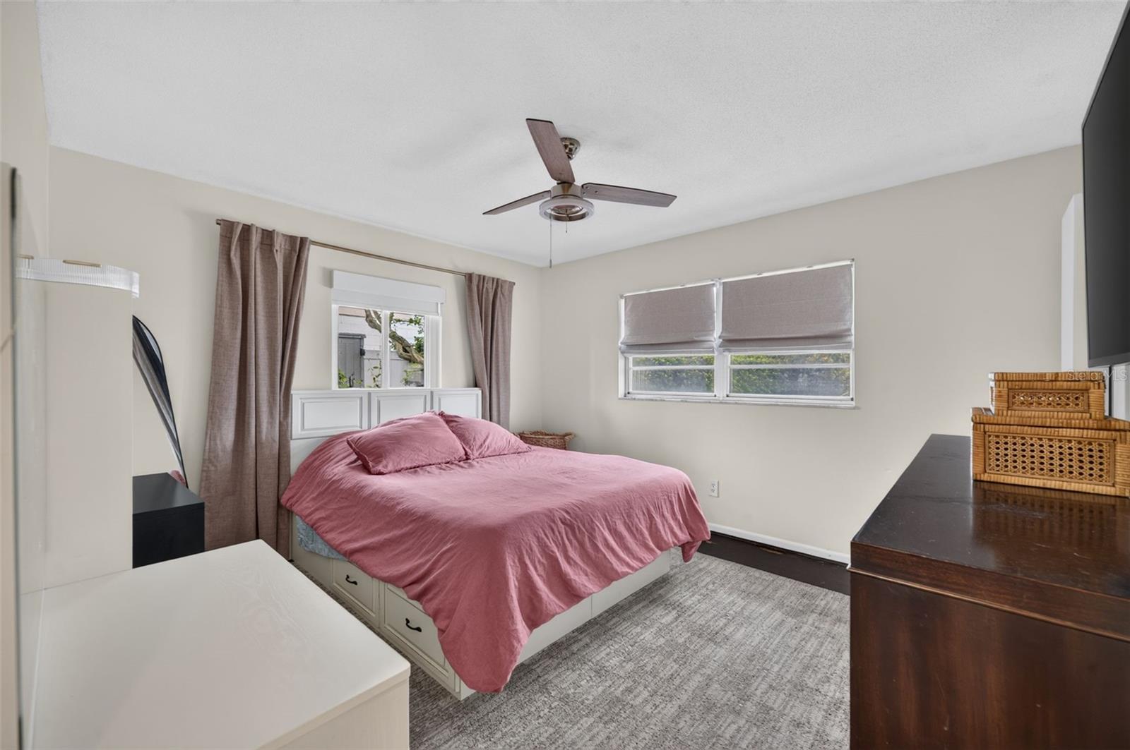 2050 Thunderbird Trl Property Photo 27
