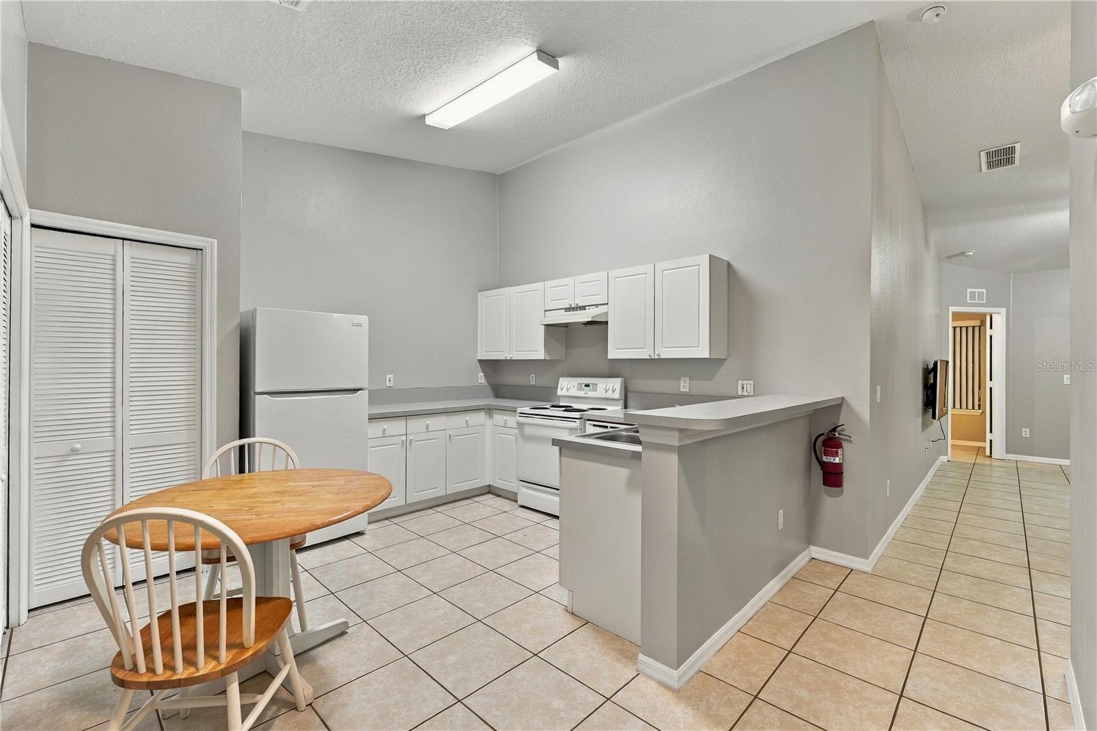 8831 Grand Palms Cir, Apt B Property Photo 3