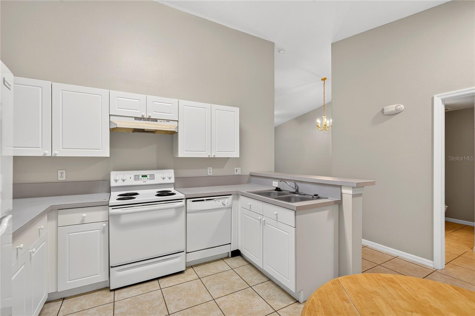 8831 Grand Palms Cir, Apt B Property Photo 6