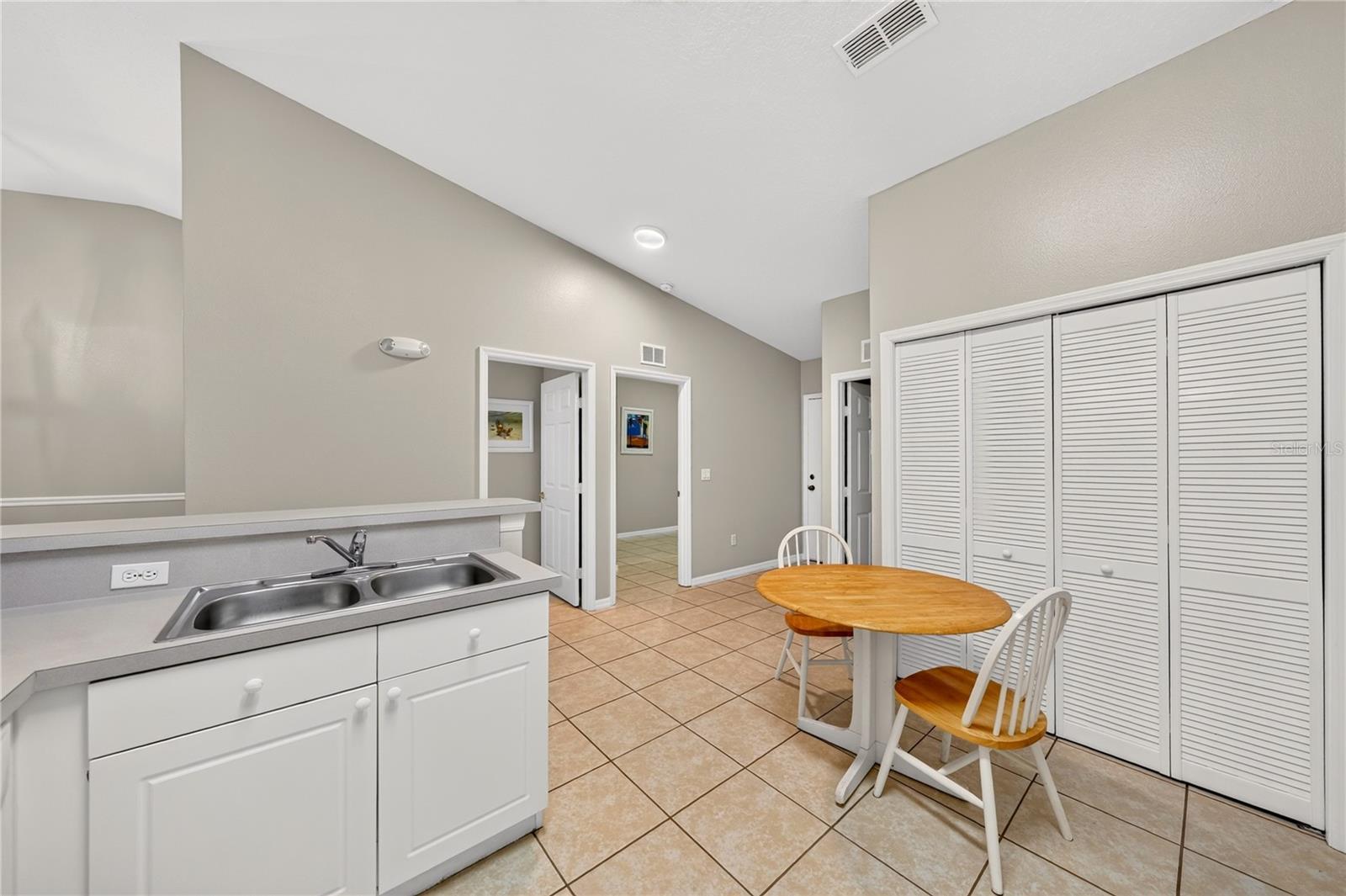8831 Grand Palms Cir, Apt B Property Photo 7
