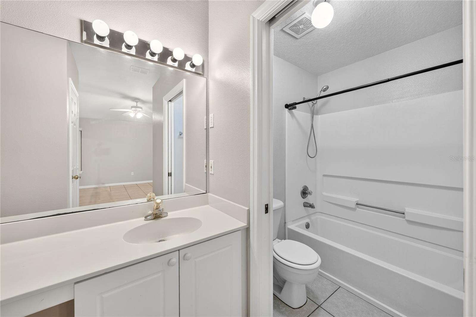 8831 Grand Palms Cir, Apt B Property Photo 12
