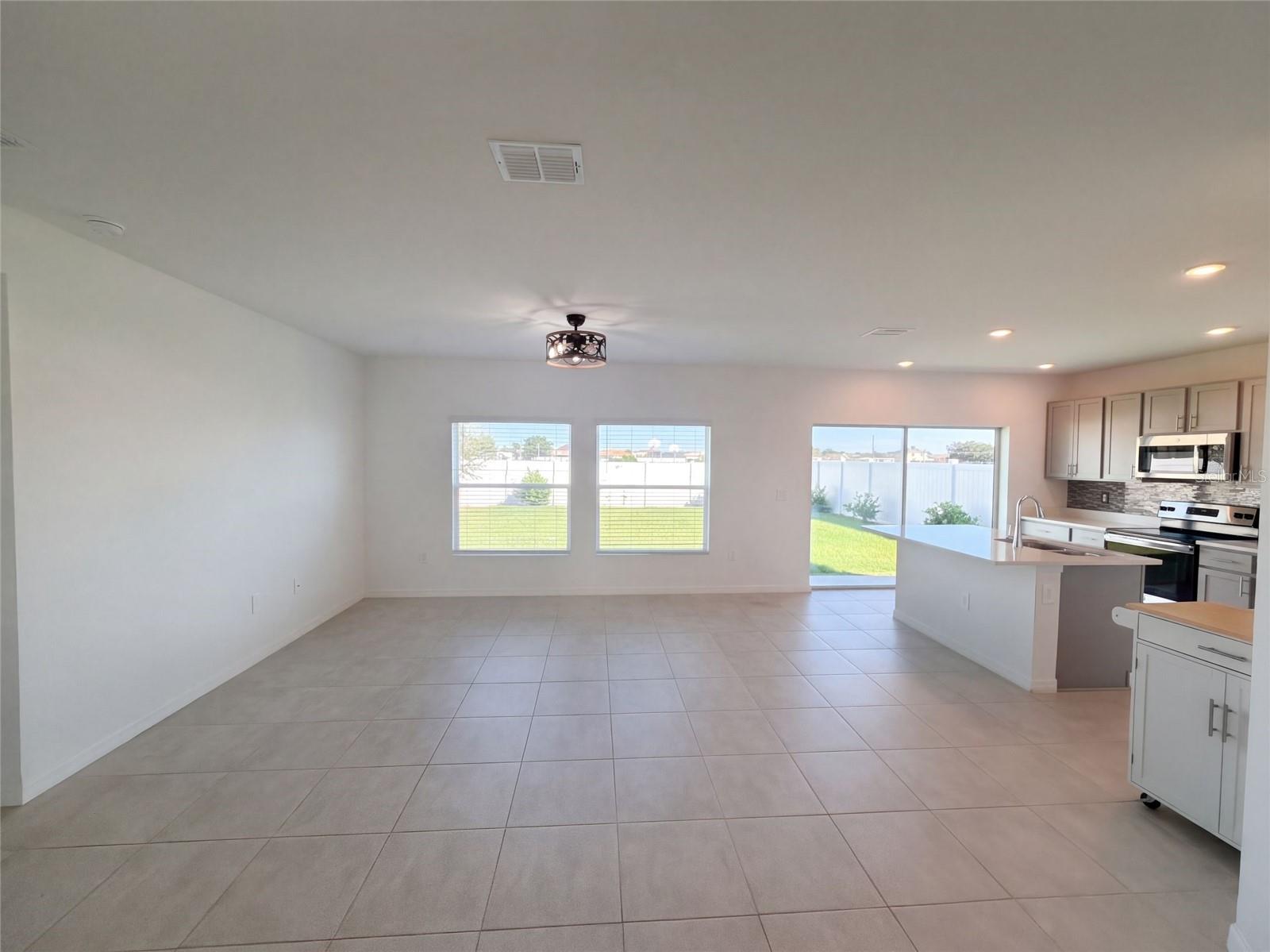 124 Citrine Loop Property Photo 3