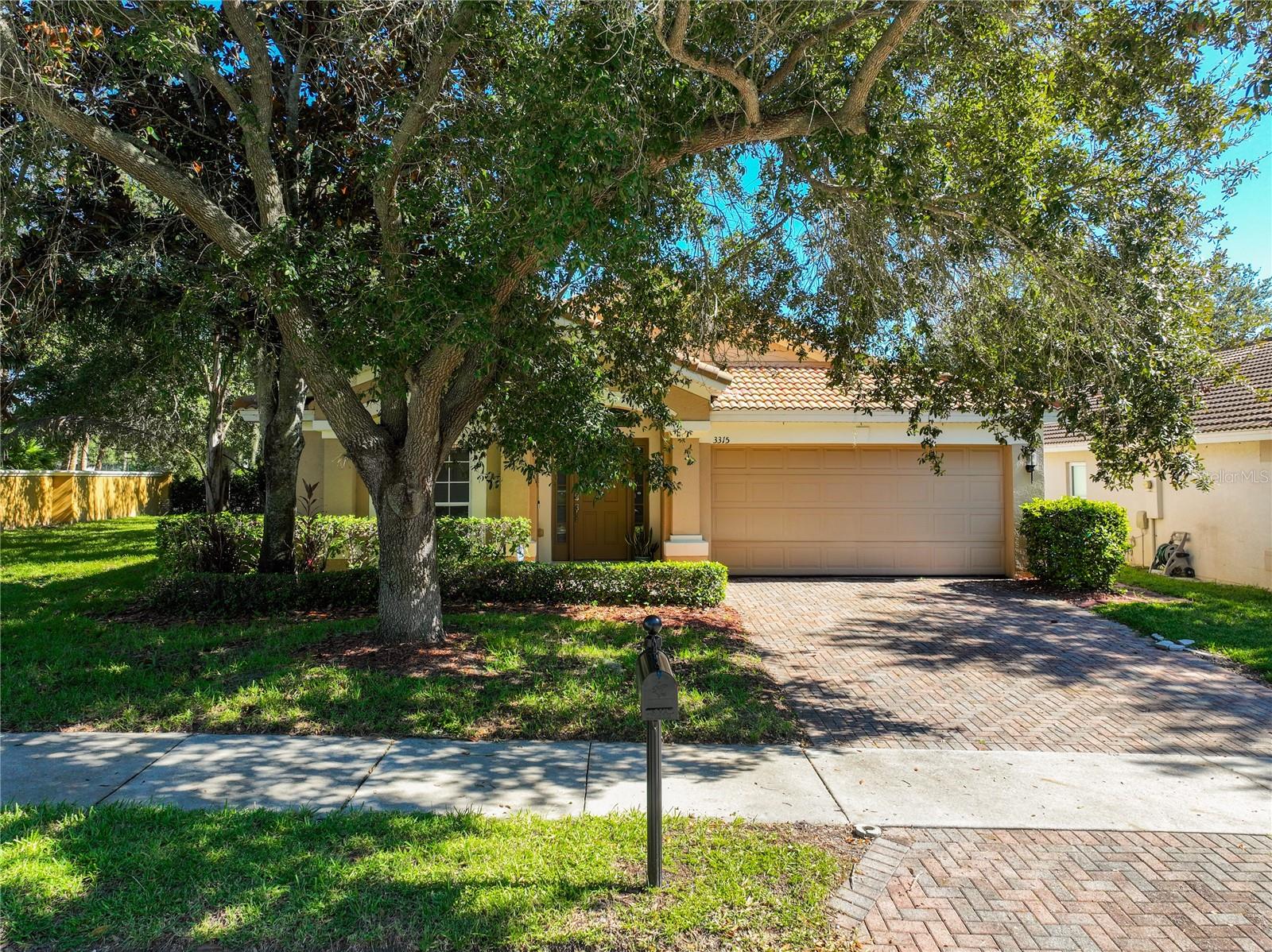 3315 Flamborough Dr Property Photo 2